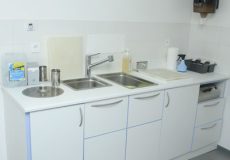 Matériel de dentisterie dans la salle de soins du cabinet